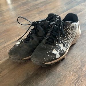 1Y Under Armour baseball/softball cleats